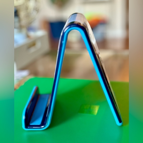 Kid’s Tablet/Phone Easel - Picture 3 of 3